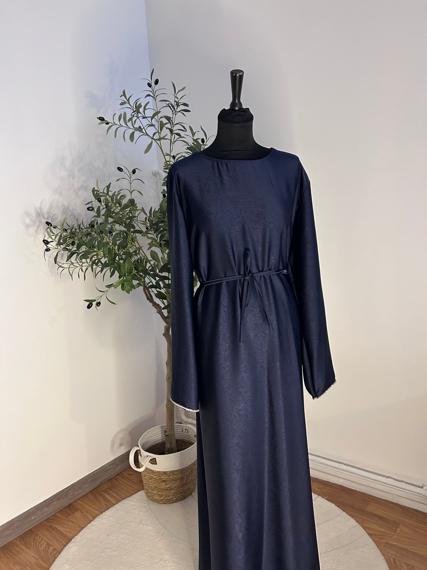 Robe en Jacquard bleu nuit – Élégance et Sobriété